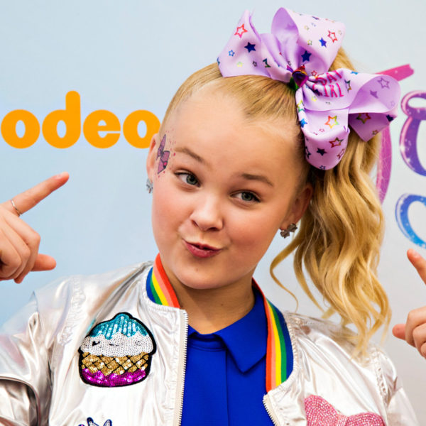 Nickelodeon's JoJo Siwa celebrates 14th birthday at Walmart in Rogers ...